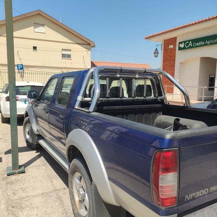 Nissan np 300 d22