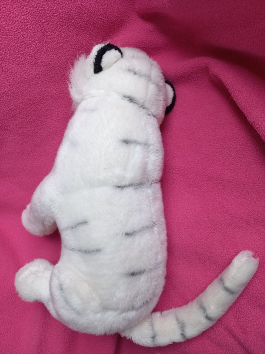 Bialy tygrys długość bez ogona 36 cm jak nowy