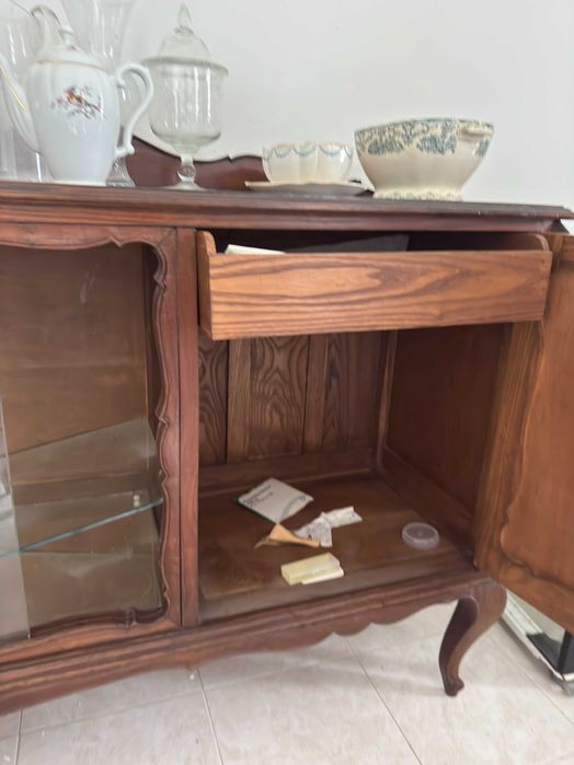 Aparador com Cristaleira