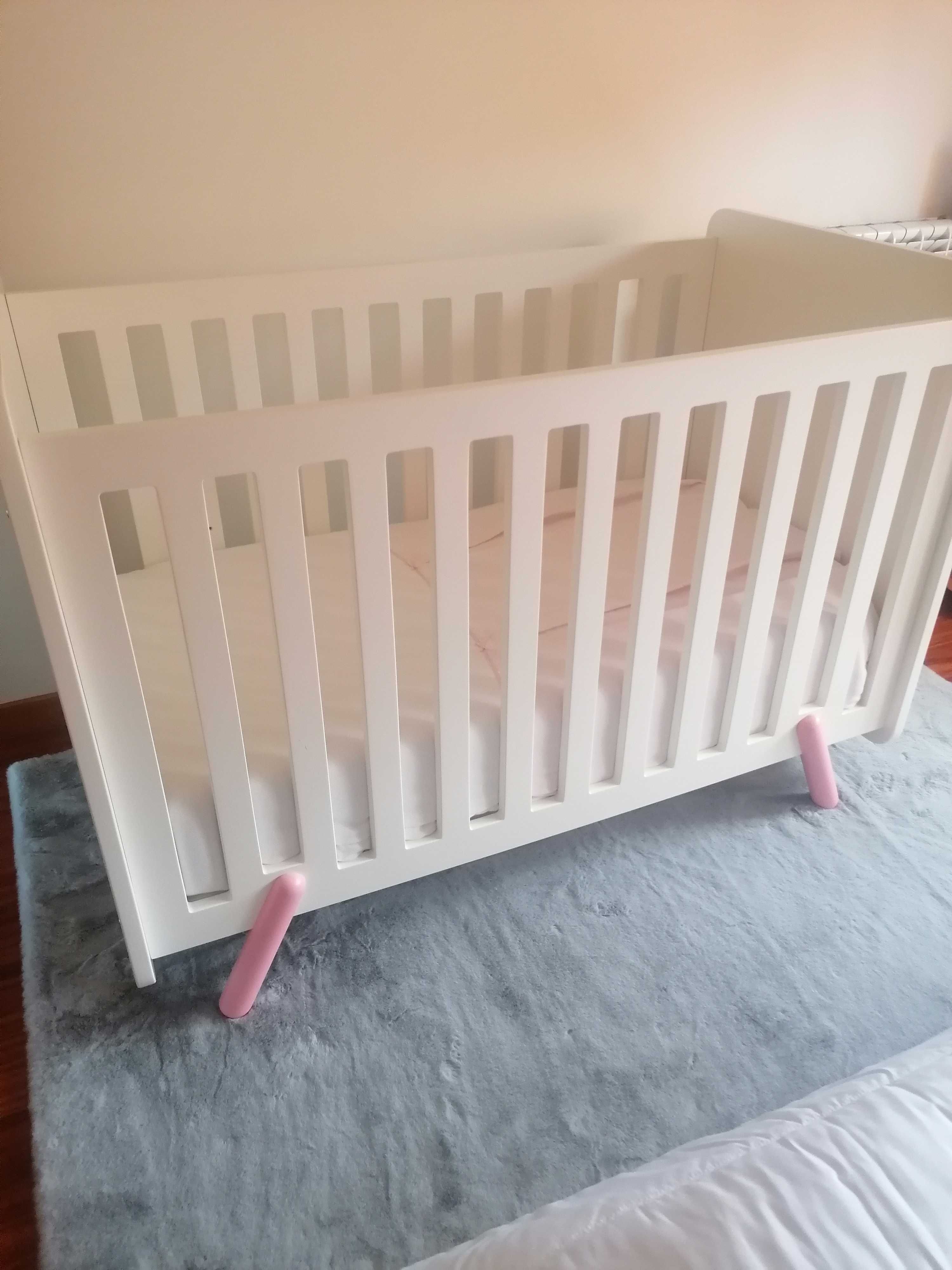 Cama bebe Madeira  maciça lacada branco como novo