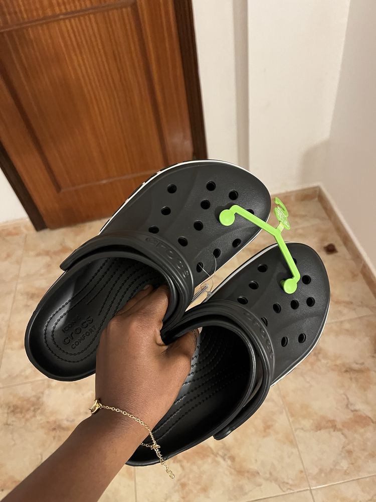 Crocks dizponível
