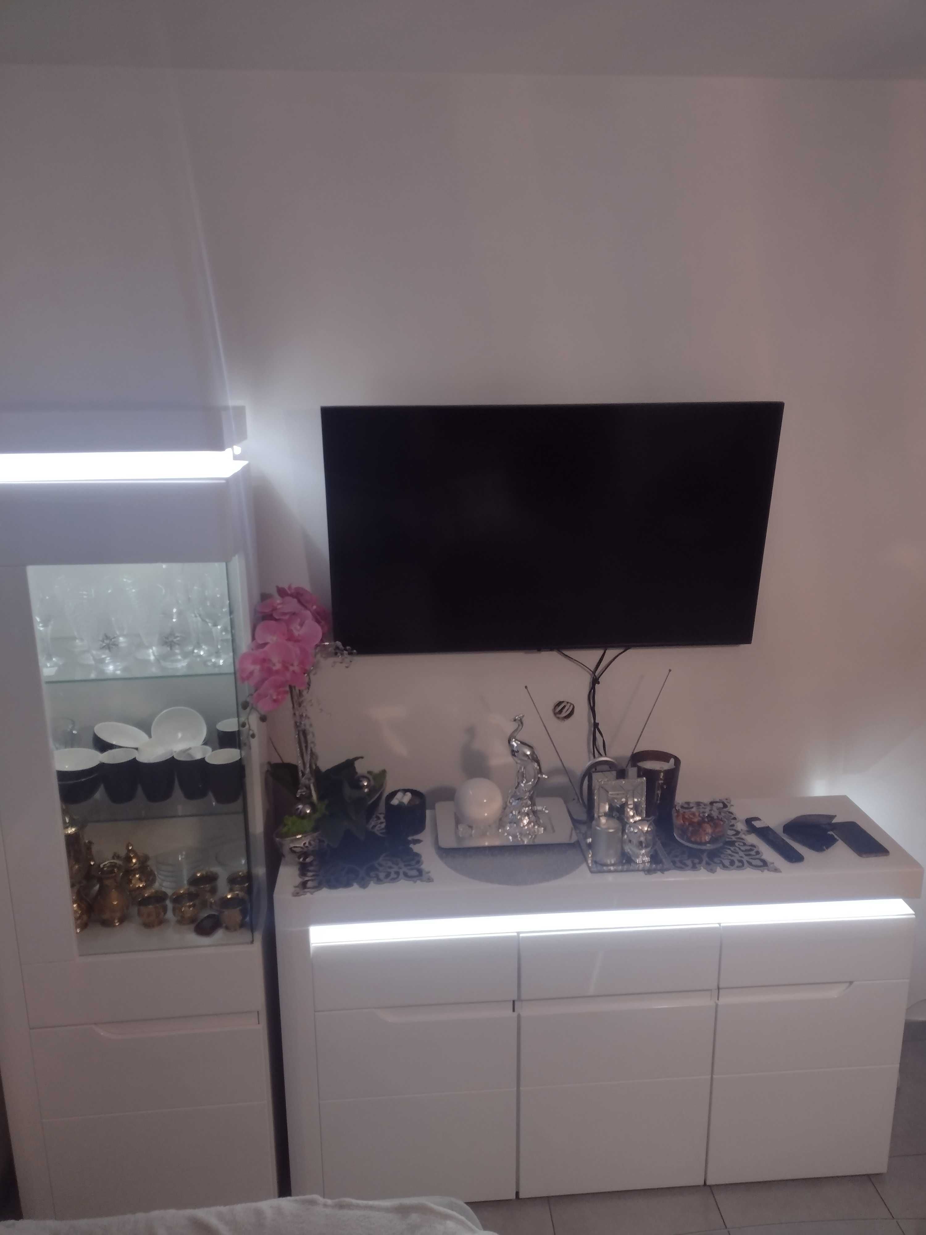 Sprzedam kpl mebli białe Glamour witryna+komoda