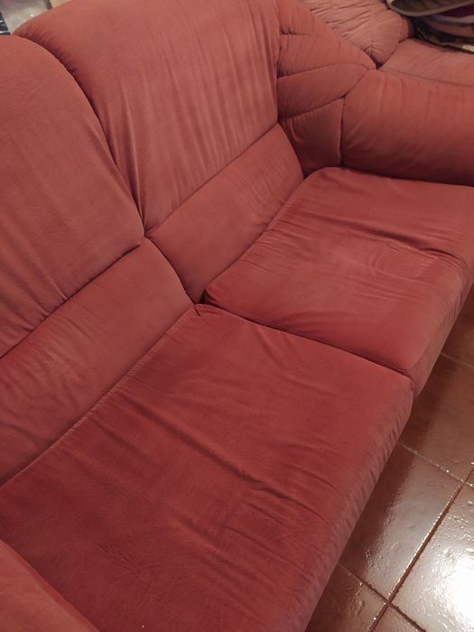 3 Sofás em bom estado de conservação
