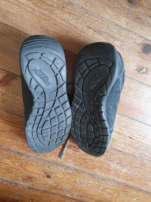 Calçado de segurança. Bom estado. Biqueira de aço. Número 38