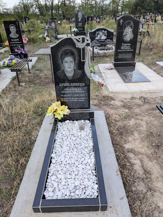 Пам'ятники памятники гранитные и бетонные