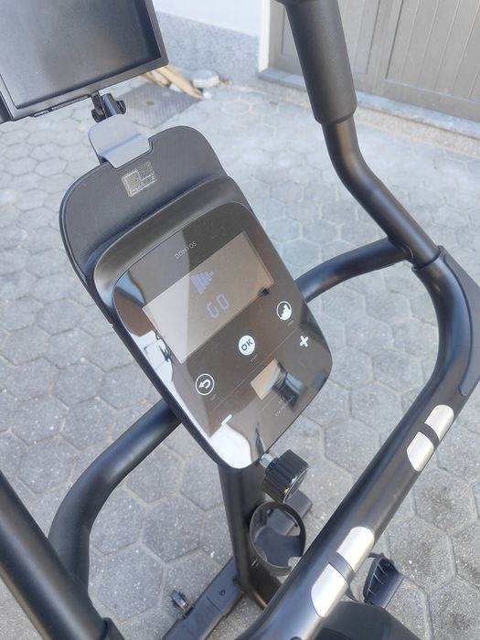 Bicicleta estática que permite aceder na app do telemóvel