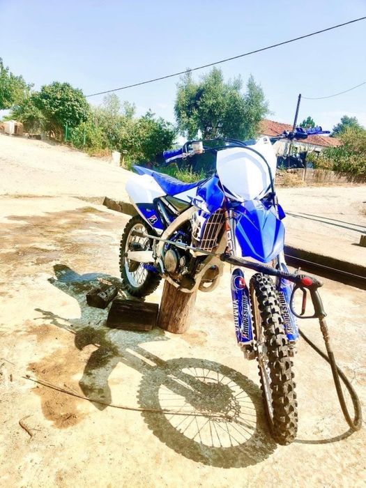 YZF 250 em muito bom estado e a bom preço
