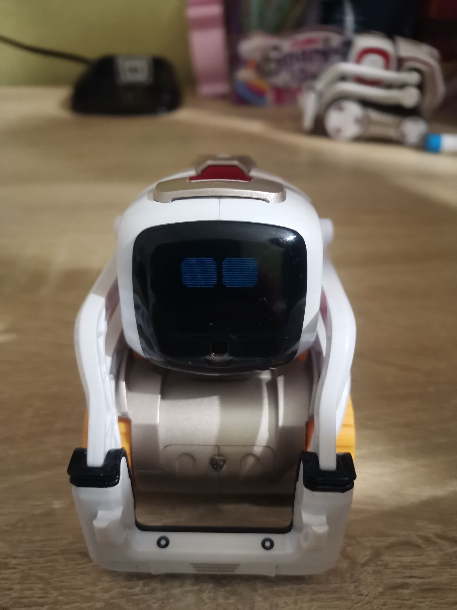 Робот anki cozmo