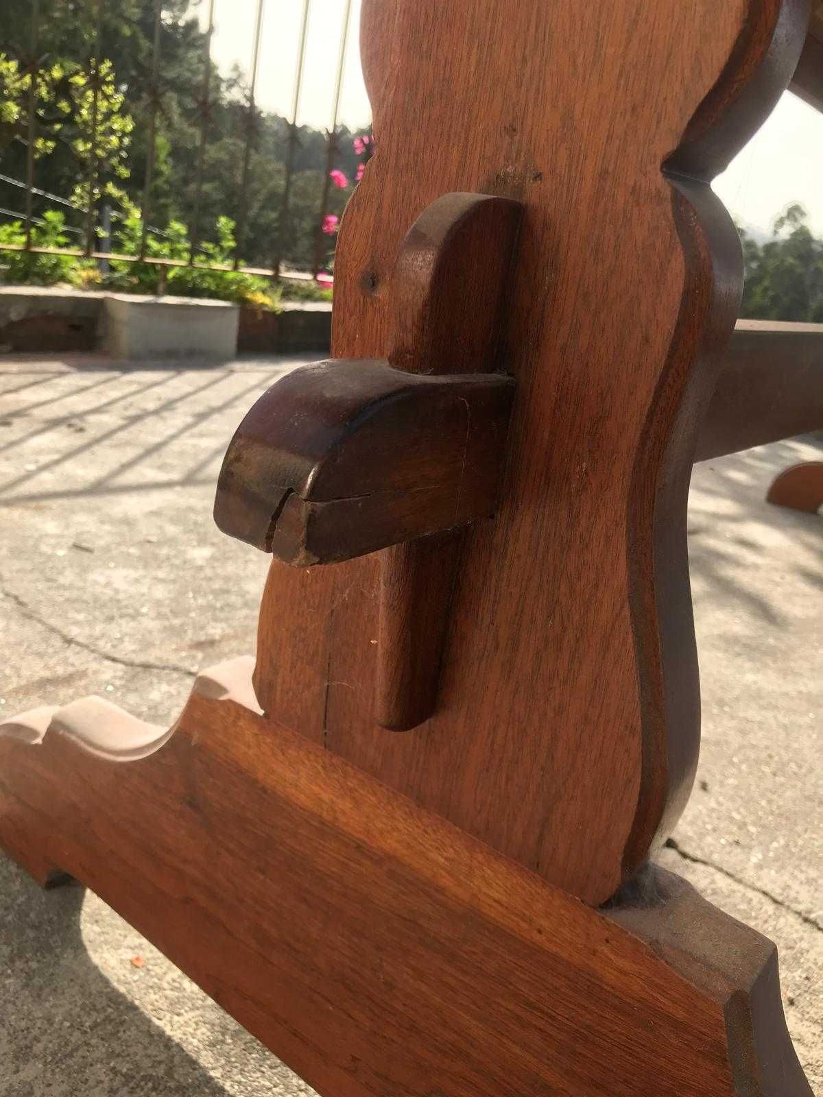 Móveis antigos para restauro