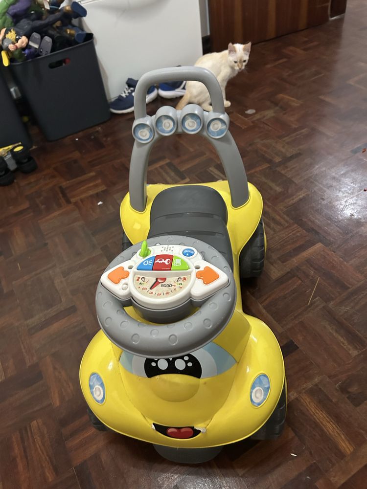 Veiculo/ Carrinho para Crianca Amarelo