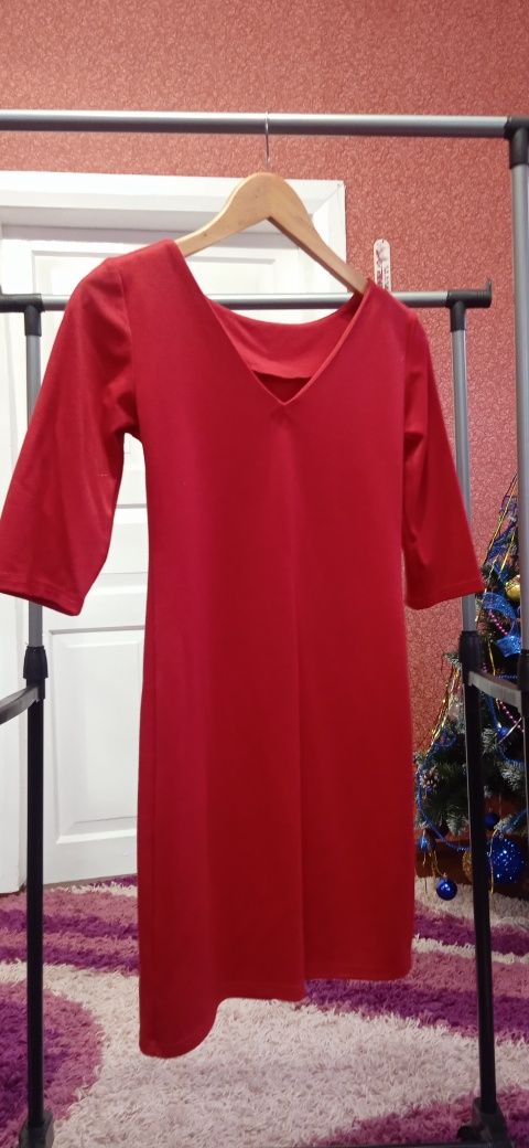 Продам плаття червоне