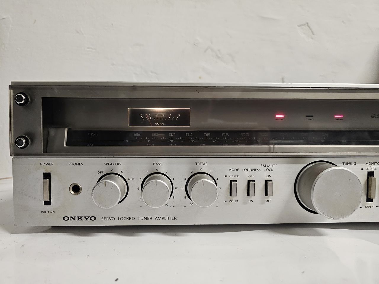 Stereo Amplituner Onkyo TX-2000, 2*40 Wat+1