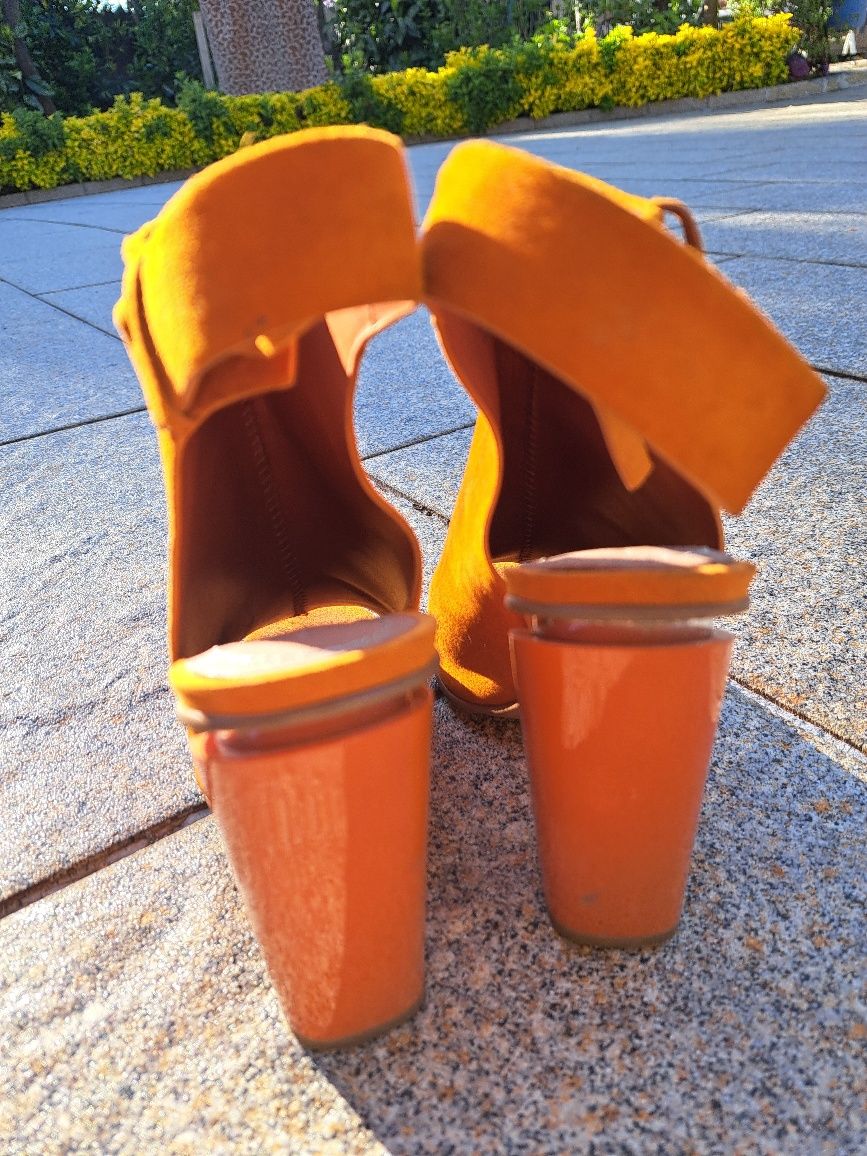 Sandálias altas Zara