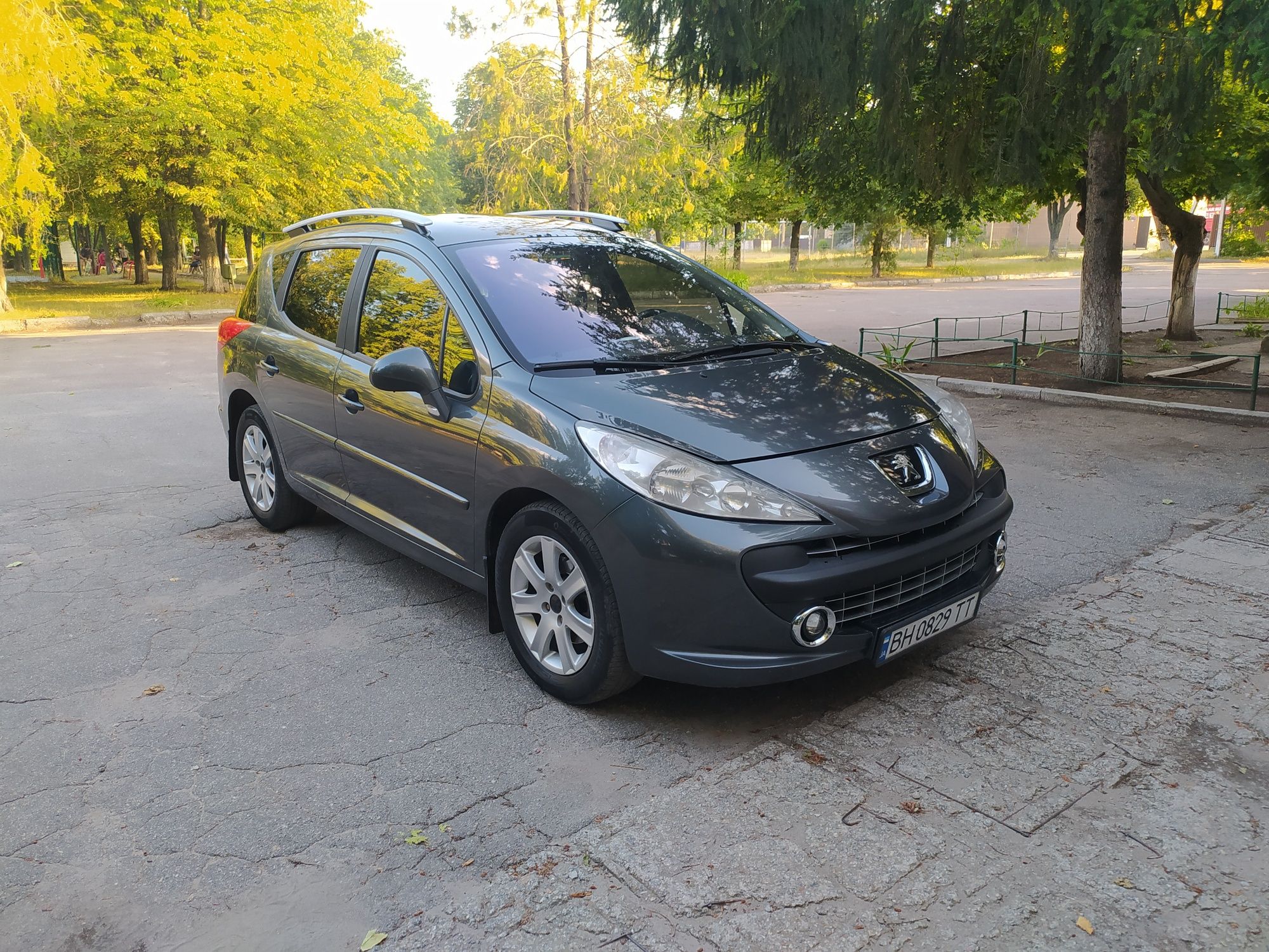 Продам Peugeot 207 sw 1.6 бензин