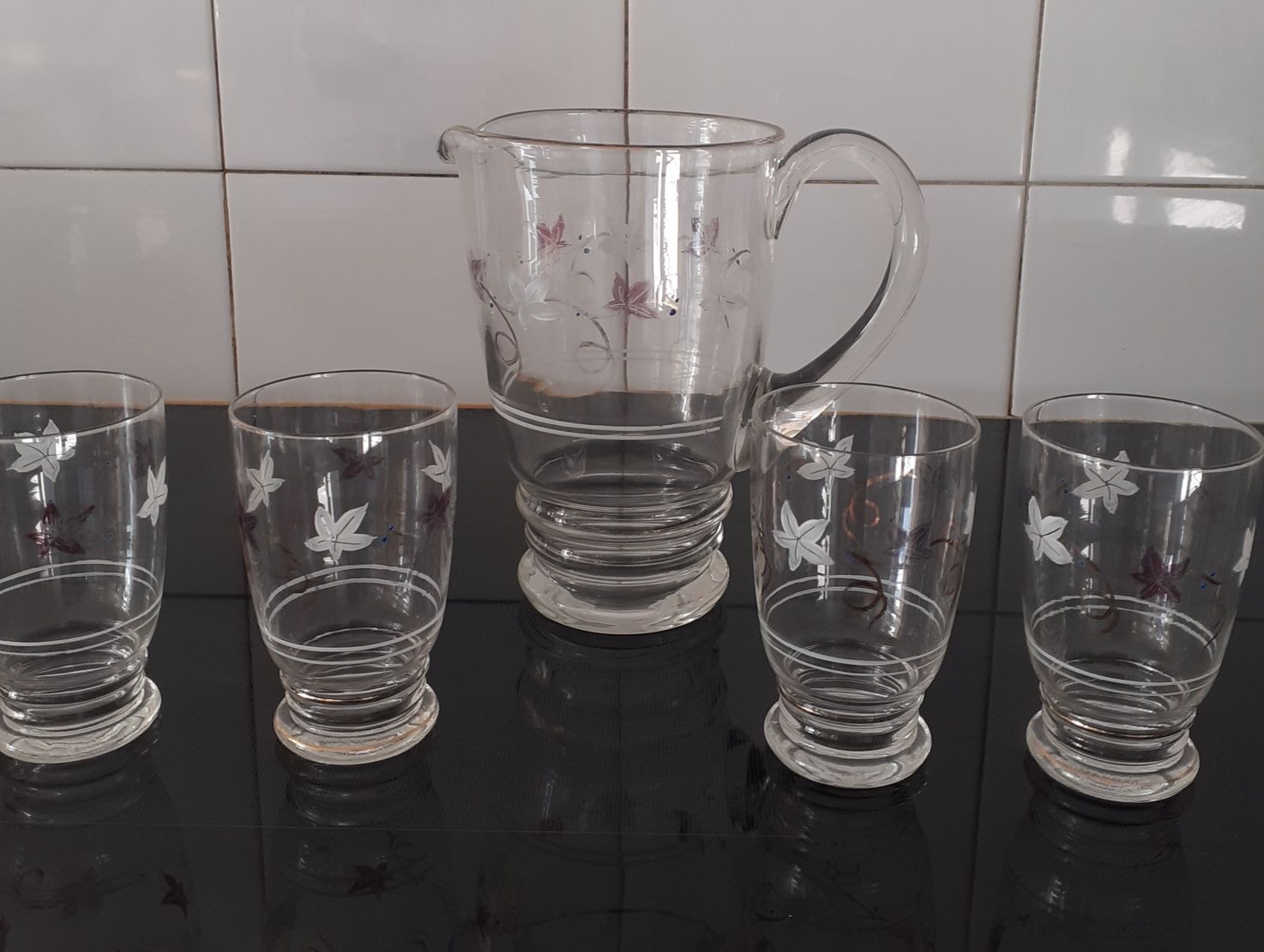 Conjunto antigo de caneca  e 11 copos de vidro