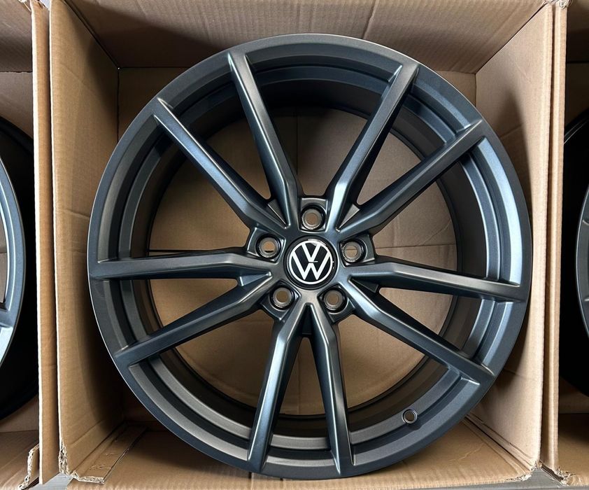 Oryginalne felgi VW Pretoria 19 x 8j ET 44 Golf Passat