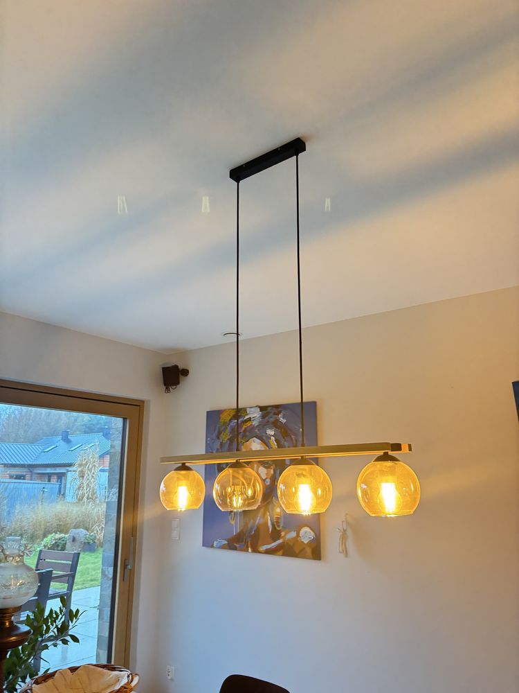 Lampa wiszaca nad stół