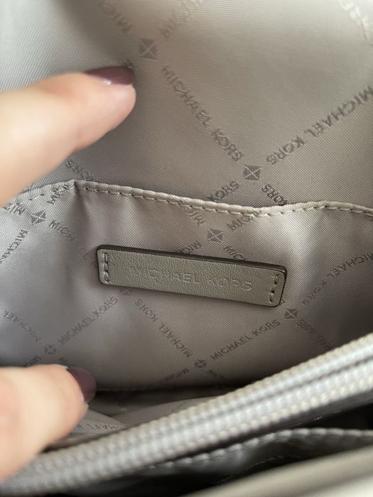 Mala de ombro Michael Kors cinza