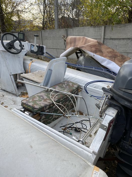 Продається човен з мотором