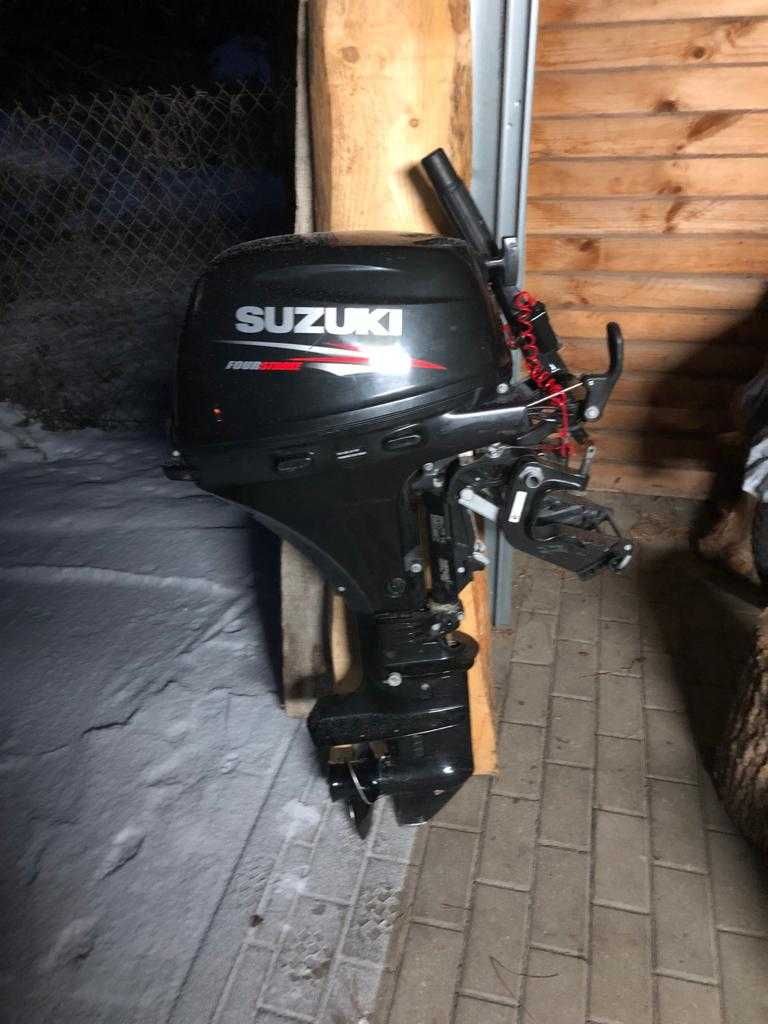 silnik zaburtowy (podobny ale nie honda yamaha mercury) suzuki 20KM