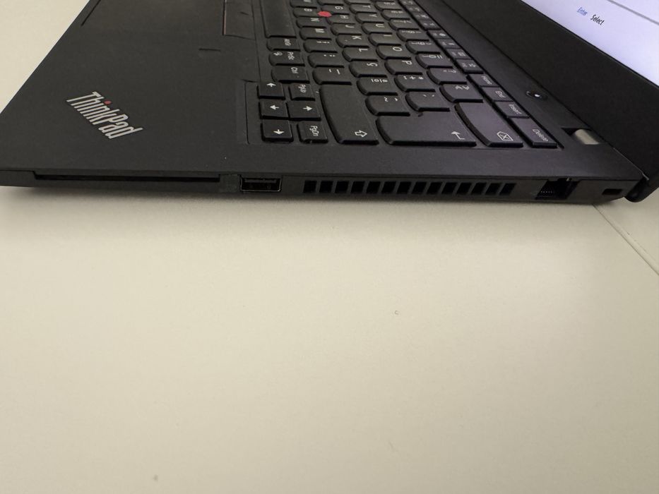 Lenovo ThinkPad T490 - Excelente Estado