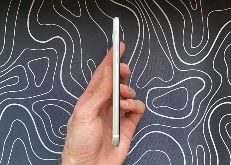 Превосходный iPhone SE 2022 - 128 гб - 92% АКБ - NEVERLOCK - STARLIGHT