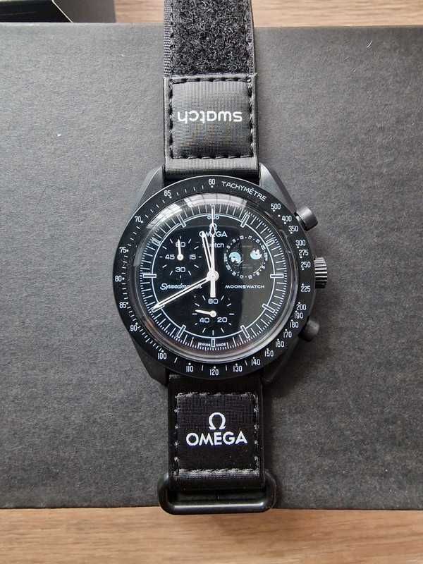 Omega x Swatch SO33B700 Snoopy Nowa Kolekcja Nocny Design
