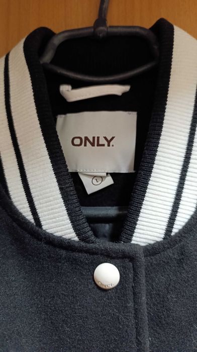 Бомбер вітровка жіночий стильний