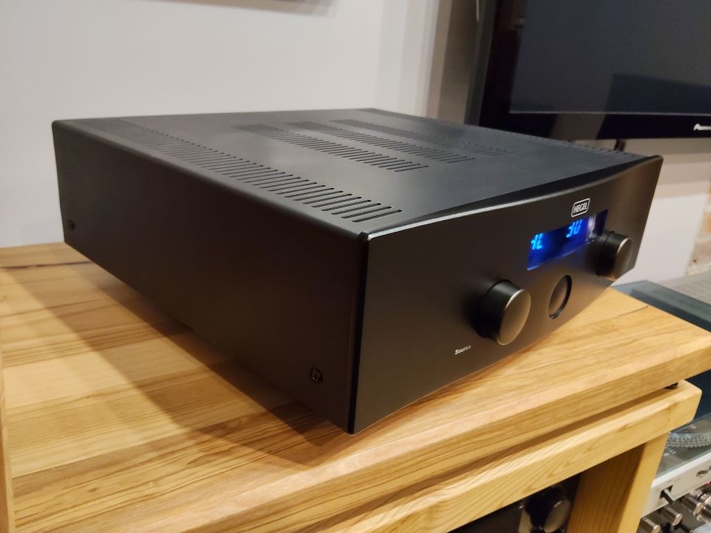 Hegel H300 wzmacniacz zintegrowany z Dac XLR 2x250W Hi-End