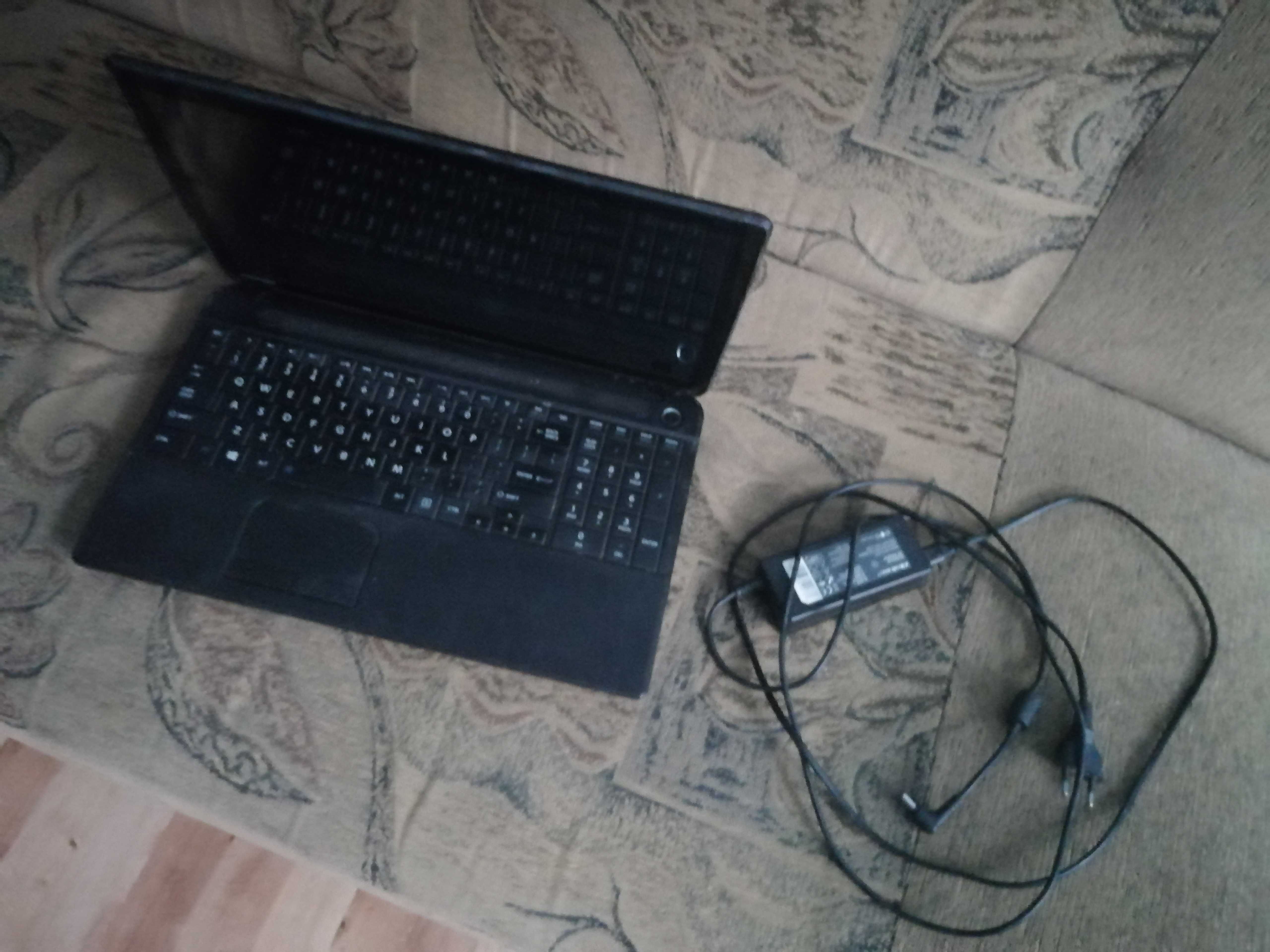 Laptop TOSHIBA z ładowarką