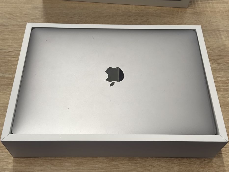 Laptop MacBook PRO 13,3" M1 16GB 256GB 2020r.