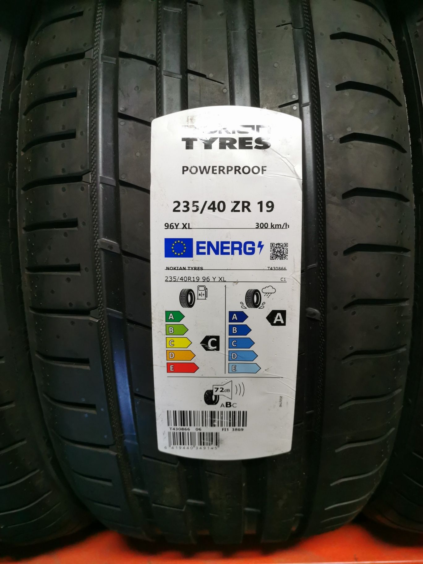 Opony letnie 235/40r19 Nokian Tyres z 2022 roku