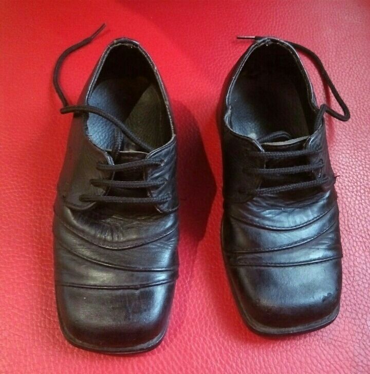 Школьные кожаные туфли на мальчика, р.- 27, стелька- 17 см.