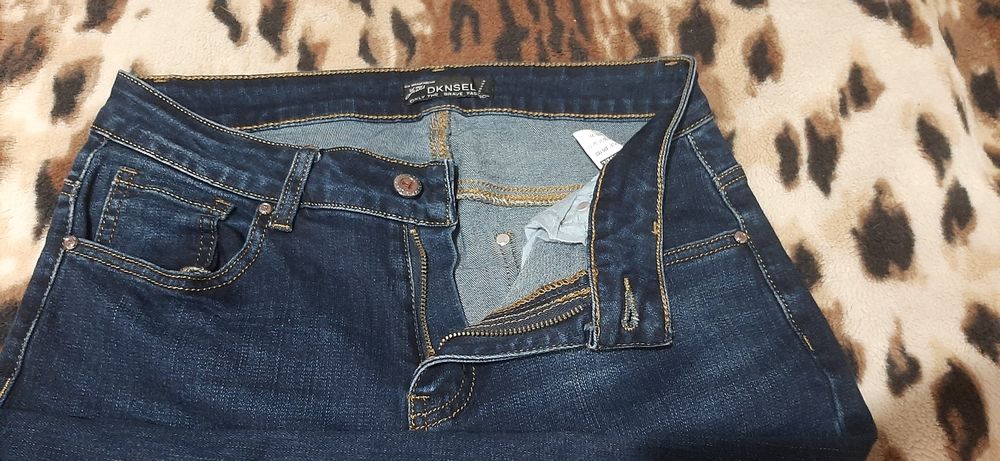 Продаю женские джинсы
