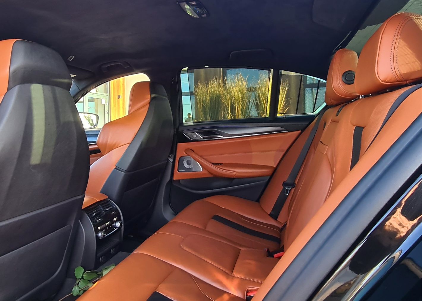 BMW Czarna M5 Bowers&Wilkins