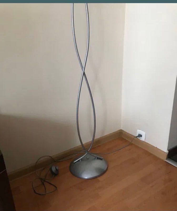 Lampa stojąca do salonu