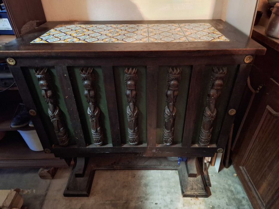 Móvel  pés muito antiga e original