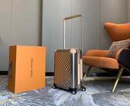 Mala viagem Louis Vuitton pele e metal logo nova