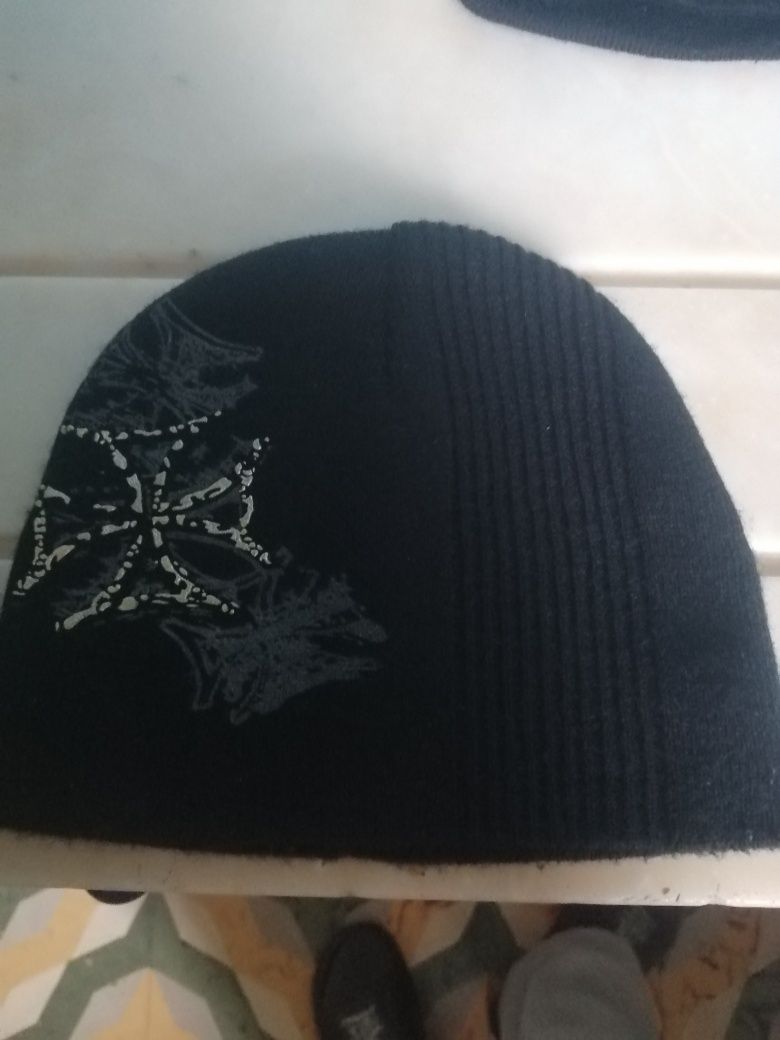 Vendo gorros praticamente sem uso