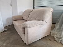 Wygodna rozkładana sofa