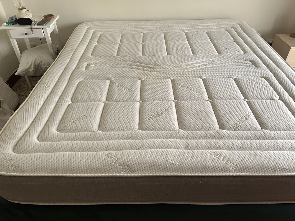 Cama de casal com colchão