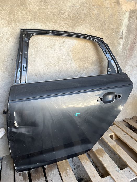 Дверь Ауди А4 Б9(задняя левая под рихтовку)