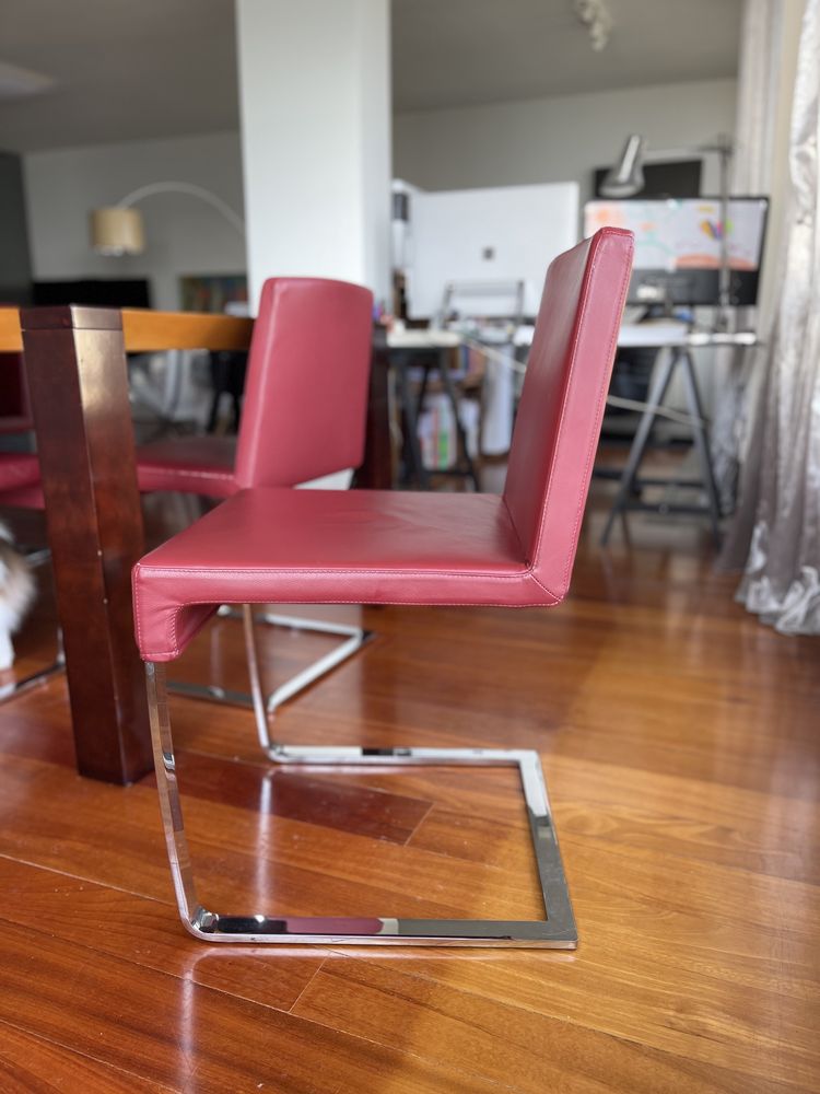 Conjunto de mesa de jantar e 6 cadeiras