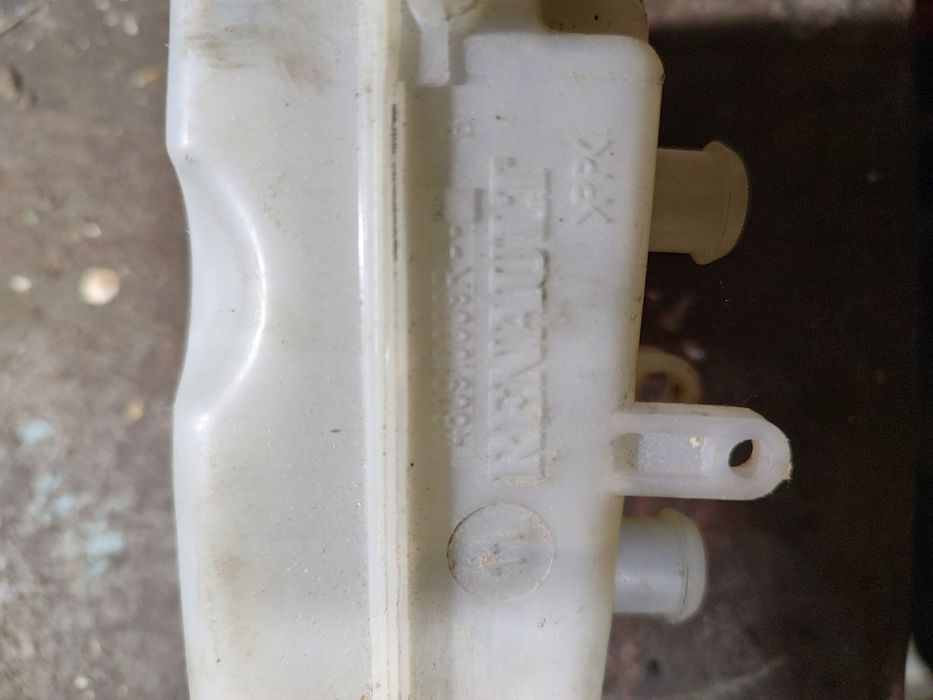 Розширюючий бачок головного гальмівного циліндра Меган 3