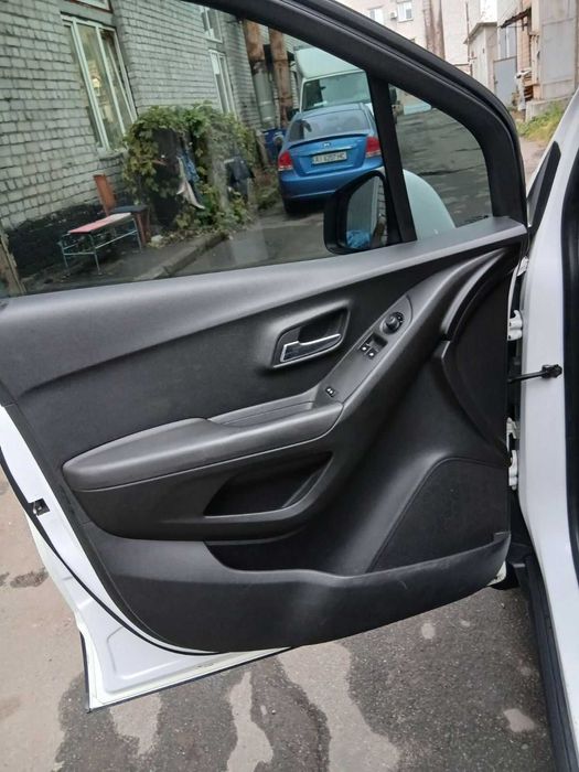 шевроле трекер 2013 год