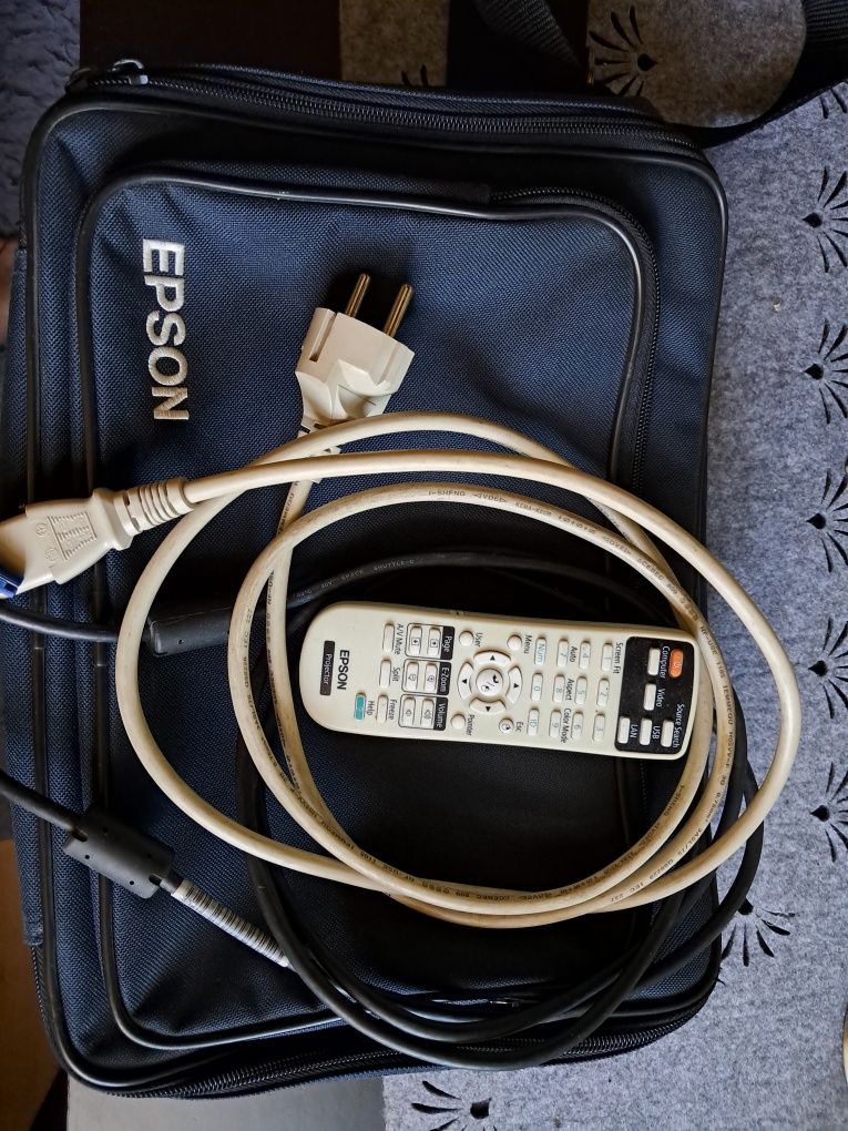Projektor Epson EB-X9 torba pilot kable niski przebieg 493 godz