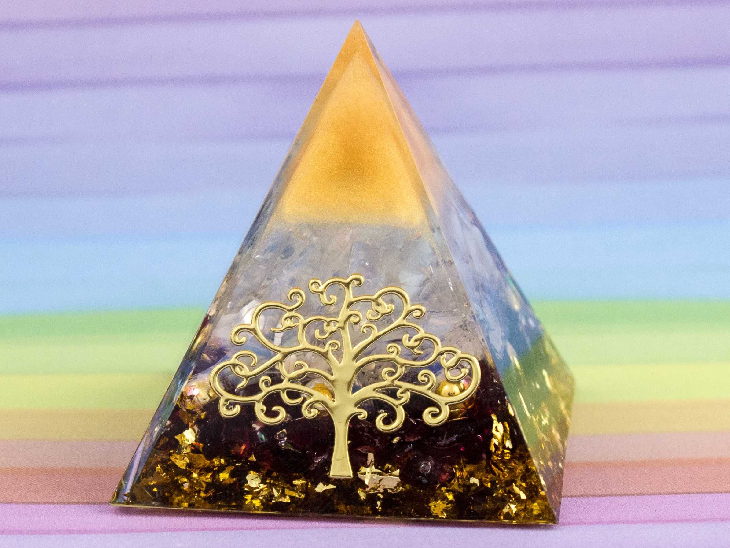Piękna Piramidka Orgonitowa Granat Kryształ Żywica Złota Folia 5 cm