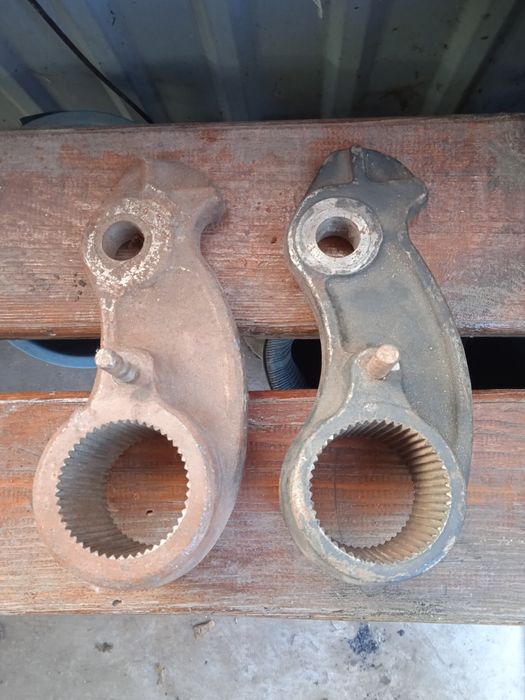 Продам кронштейн