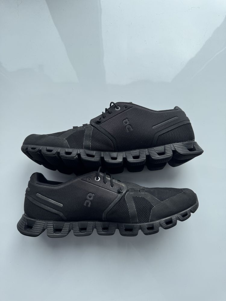 Кроссовки On Cloud Running Black Swiss Engineering