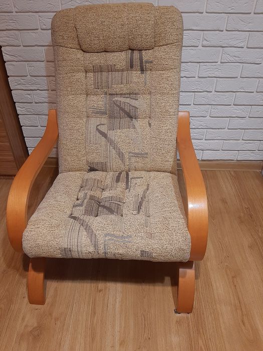 Sprzedam fotel i pufę.